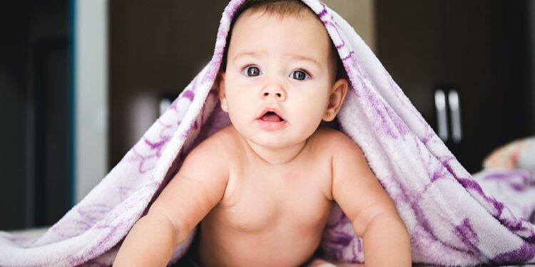 How to weigh baby at home How to weigh baby at home