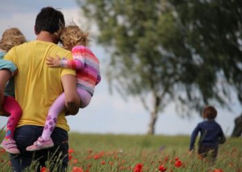 Which parenting style is most encouraged in modern America